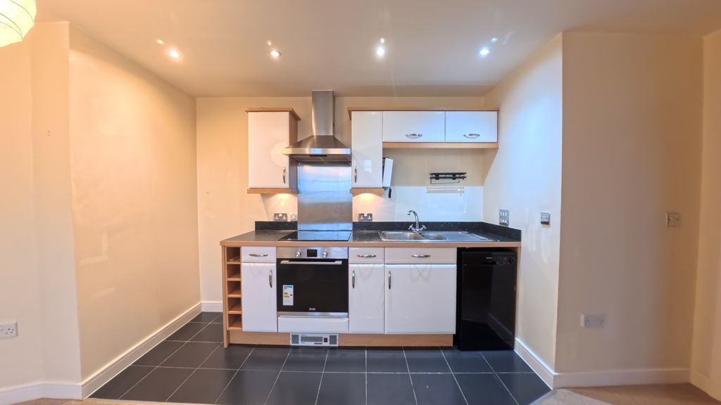 Property photo 3 of 11 Kitchen