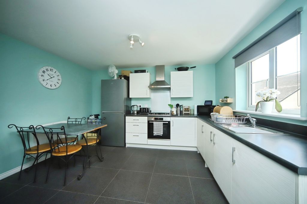 Property photo 3 of 17 Kitchen/Diner