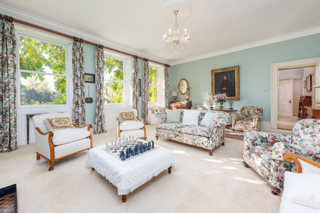 Property photo 2 of 32