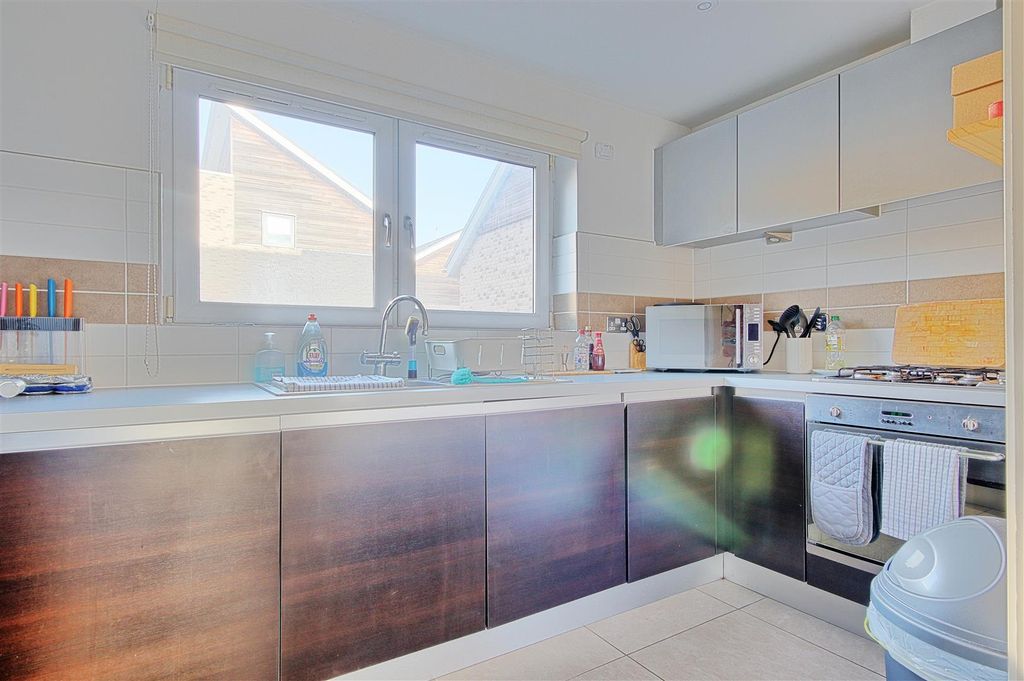 Property photo 2 of 8 Kitchen.Jpg