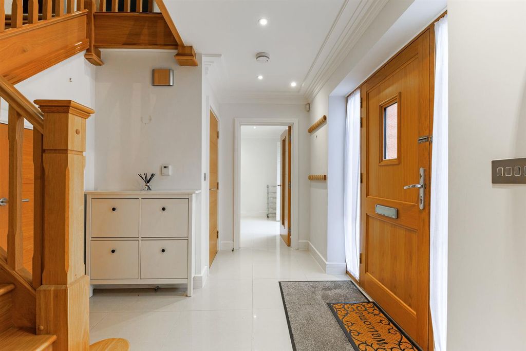 Property photo 3 of 18 95877_1-Martingales-Close (12)_Low.Jpg