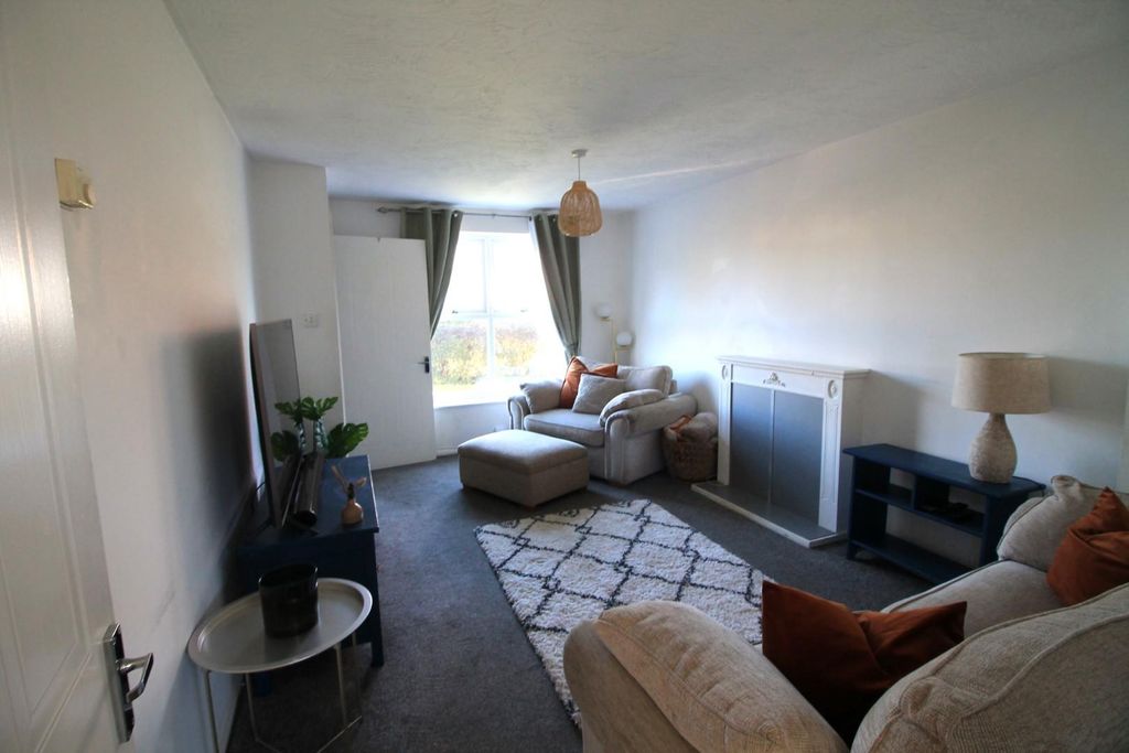 Property photo 2 of 8 Living.Jpg