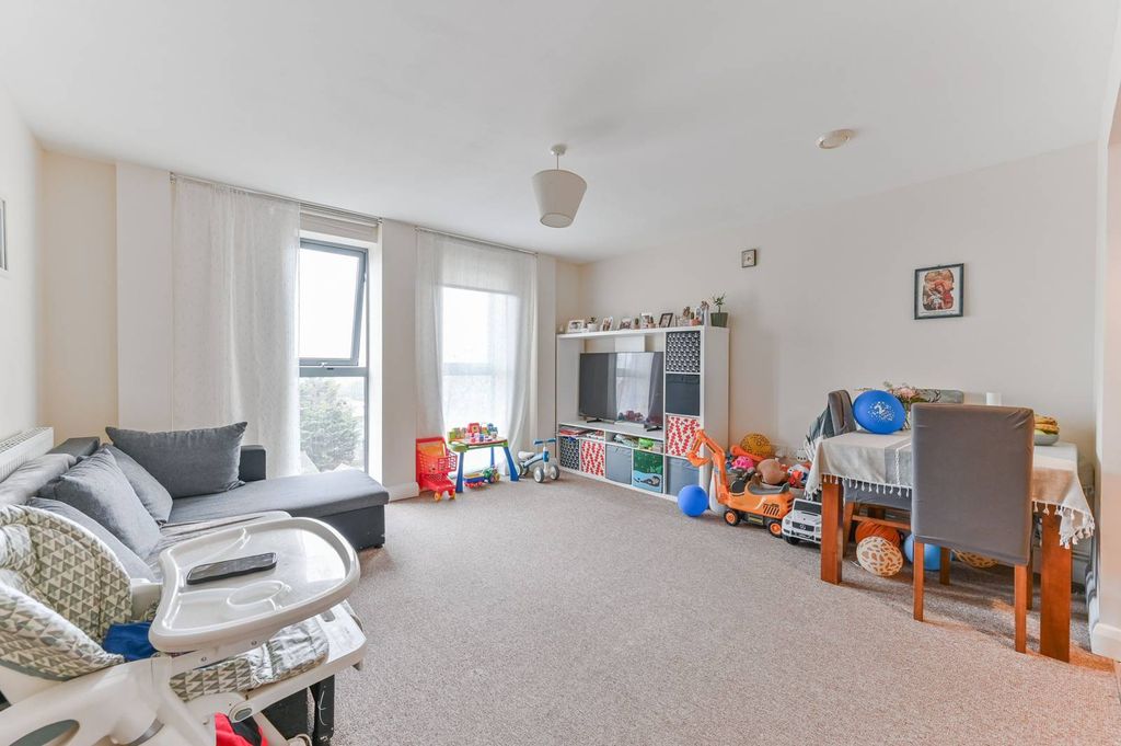 Property photo 2 of 8