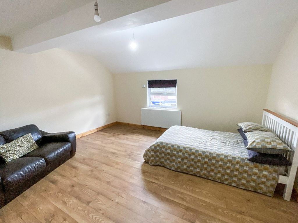 Property photo 3 of 7 Bedroom