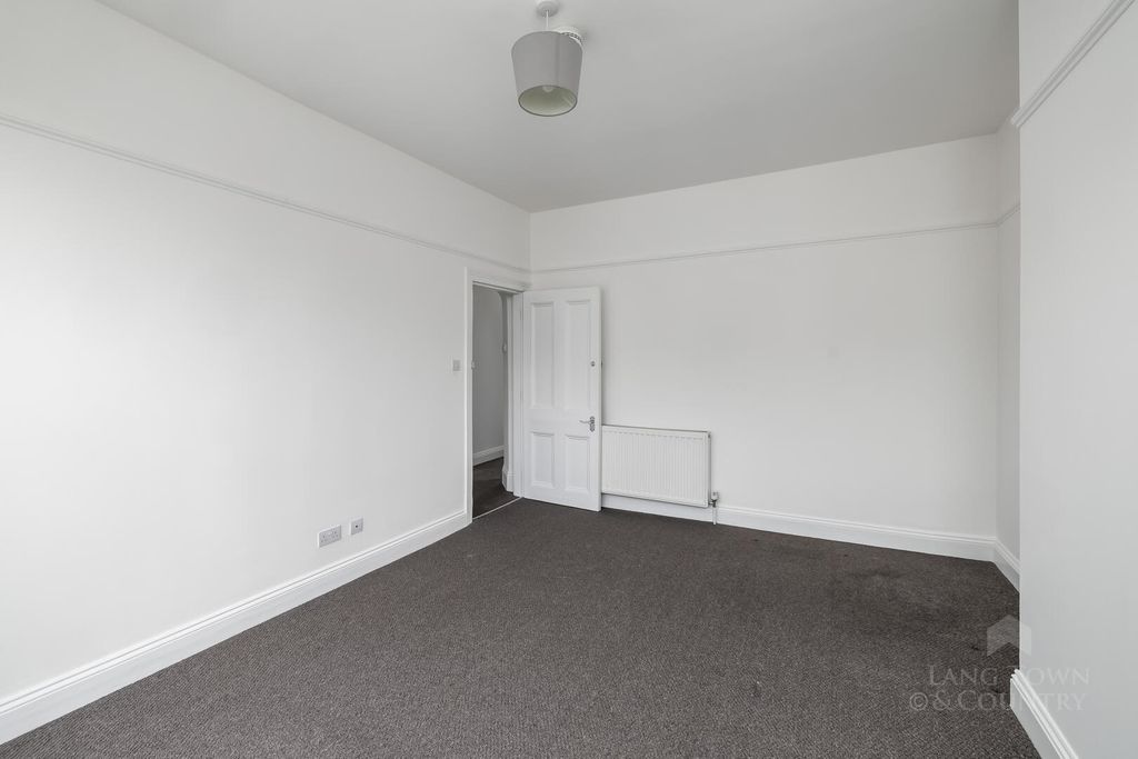 Property photo 3 of 8 Bedroom