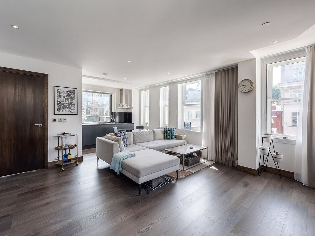 Property photo 2 of 16 Hanway Gardend