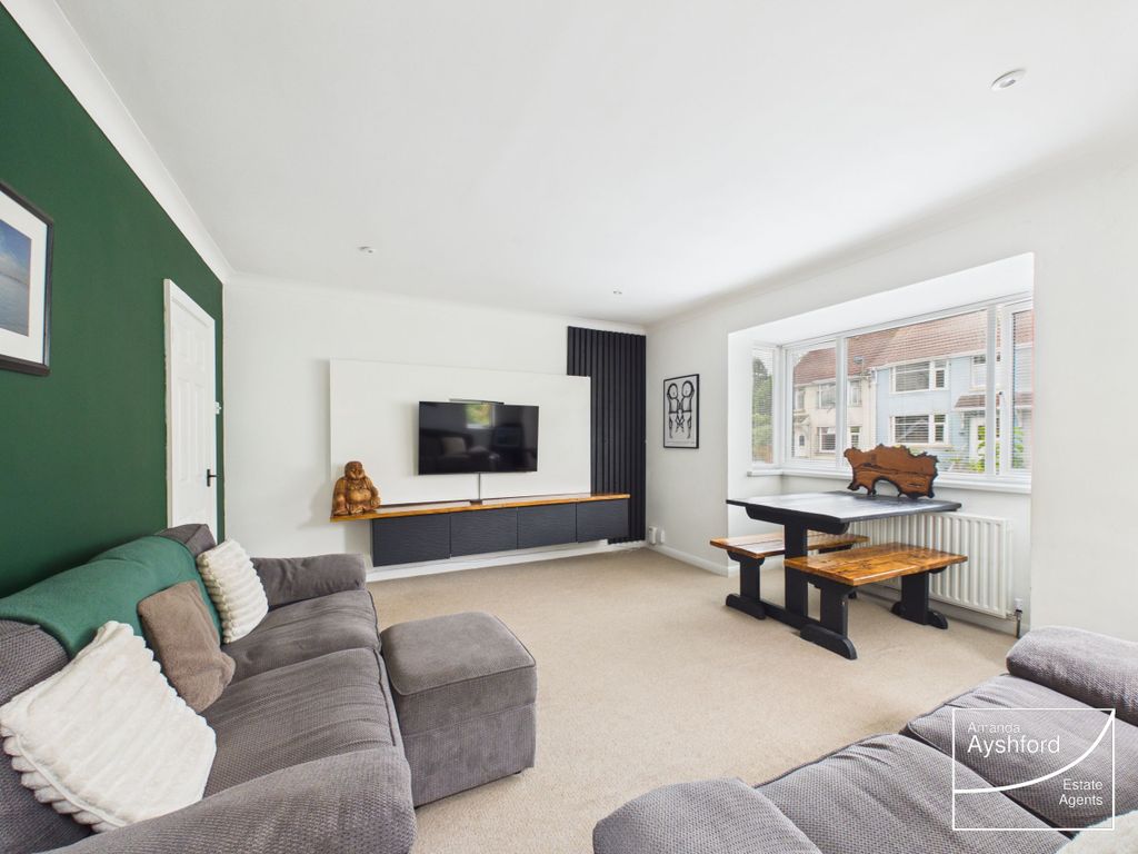 Property photo 3 of 28