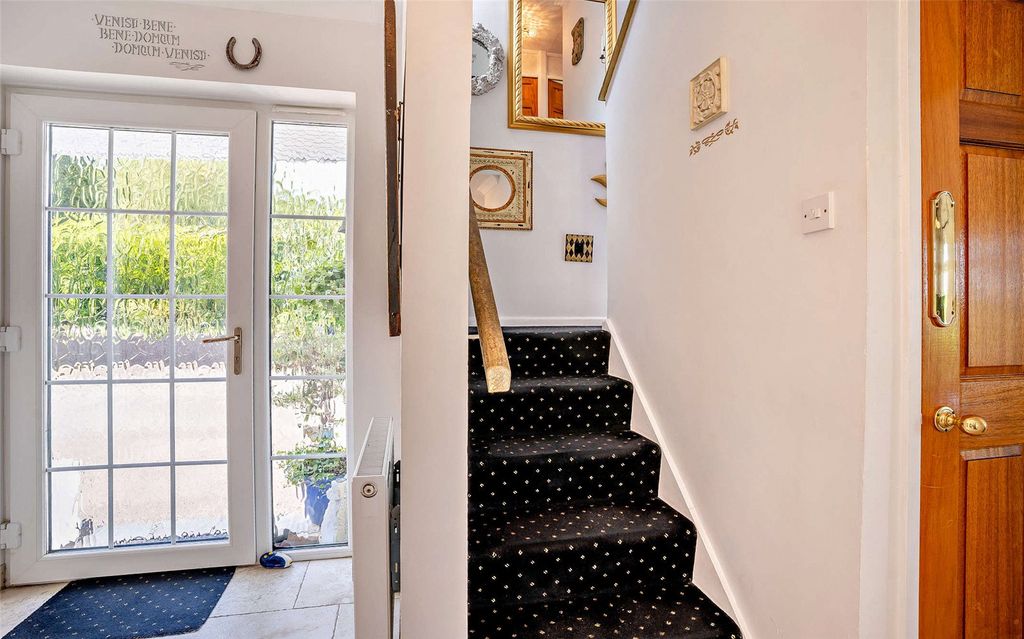 Property photo 3 of 20 Hall
