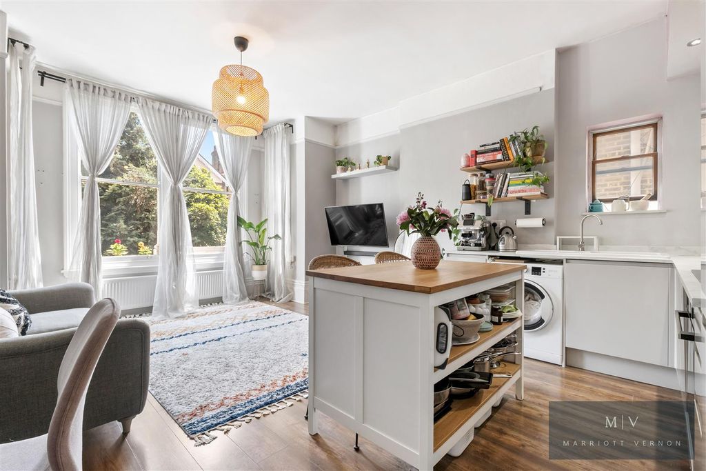 Property photo 3 of 9 Moreton Road 8B MV-3.Jpg
