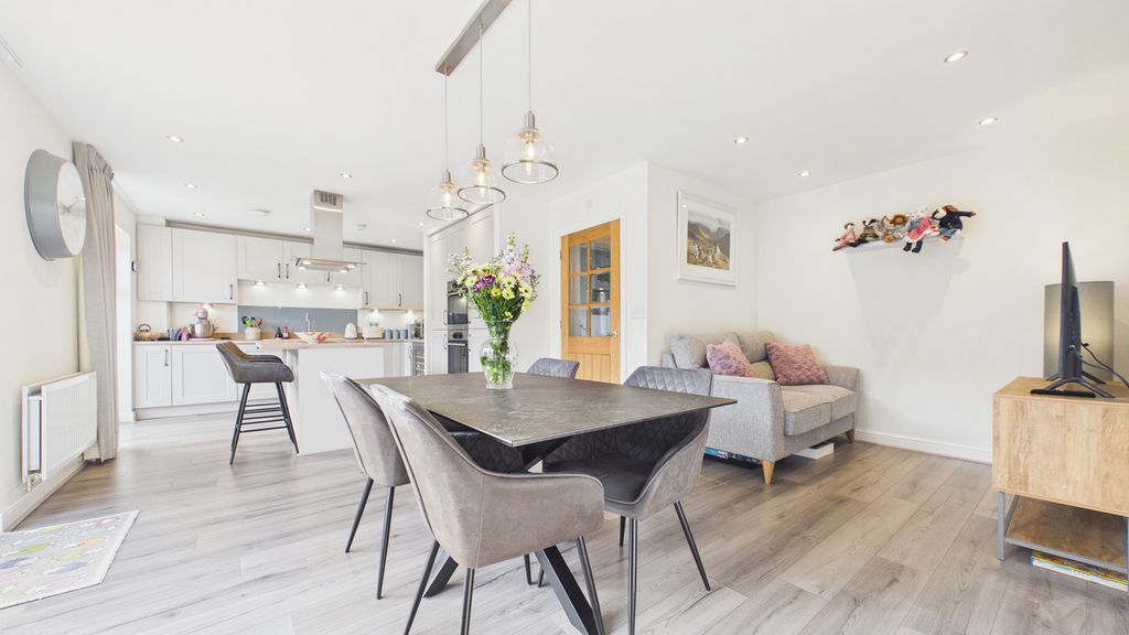 Property photo 2 of 41