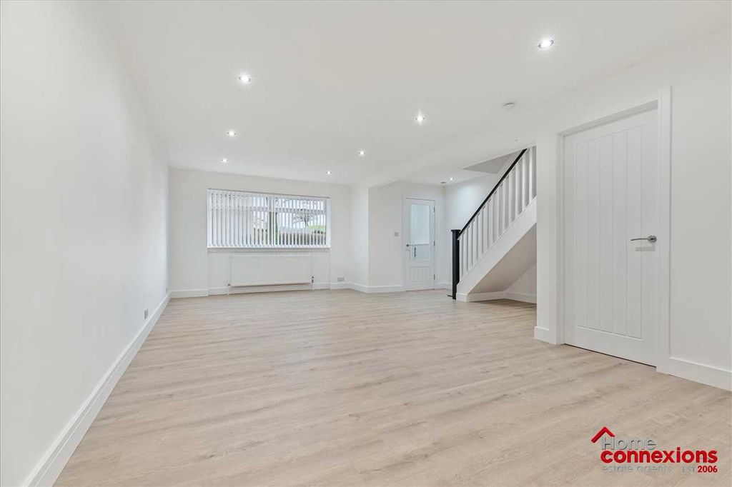 Property photo 2 of 24 Lounge Dining (1)