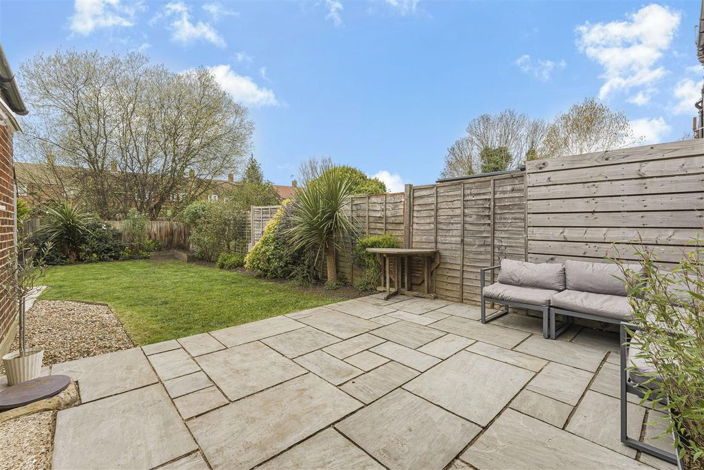 Property photo 3 of 18 Garden