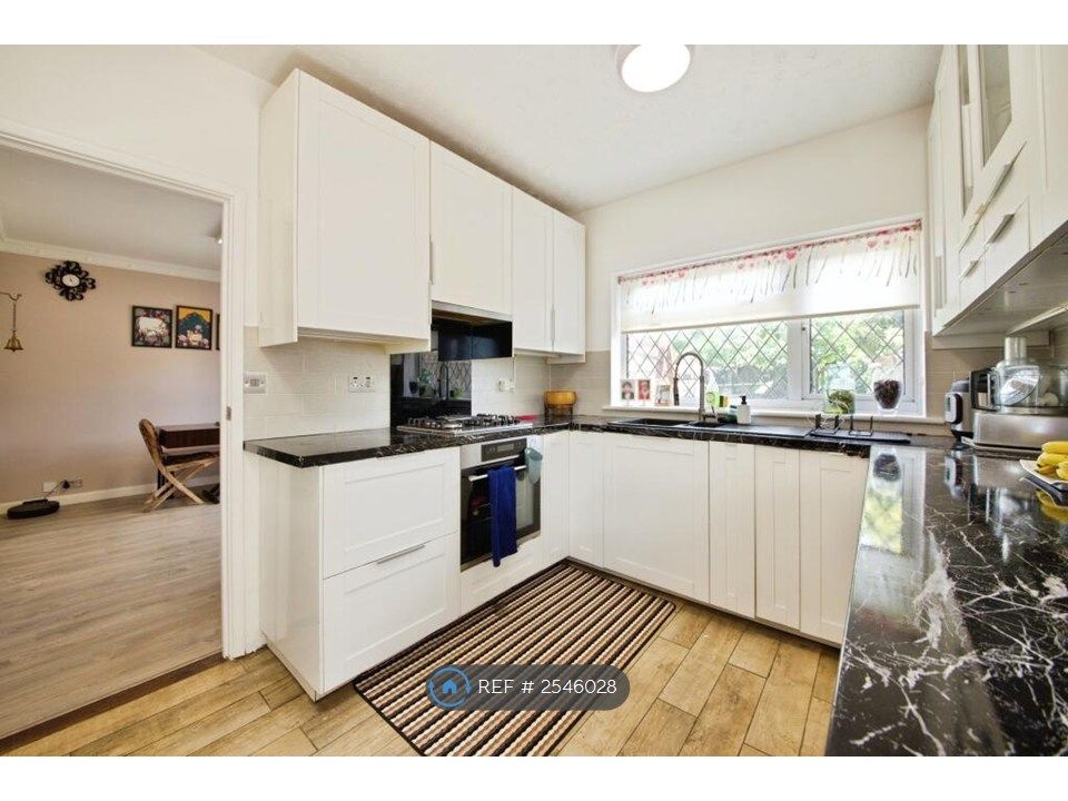 Property photo 1 of 7 Kitchen