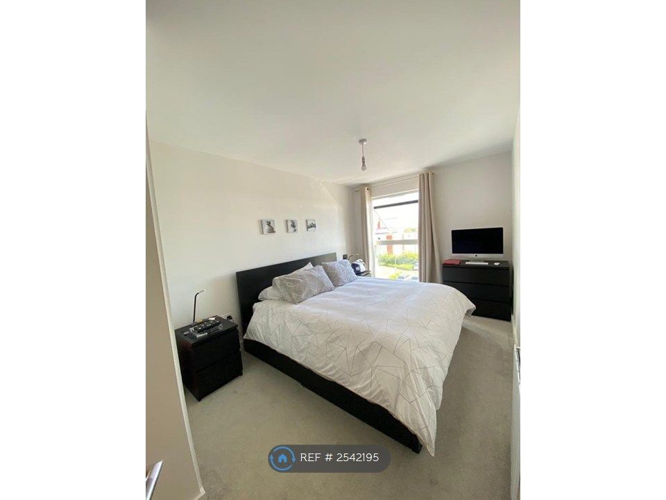 Property photo 1 of 5 Main Bedroom