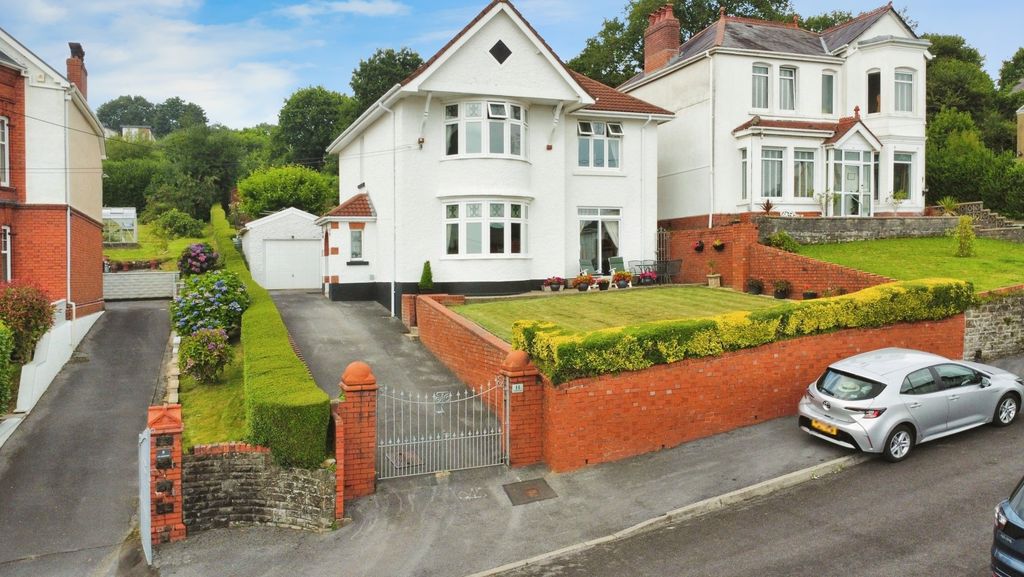 Property photo 1 of 41 3052141