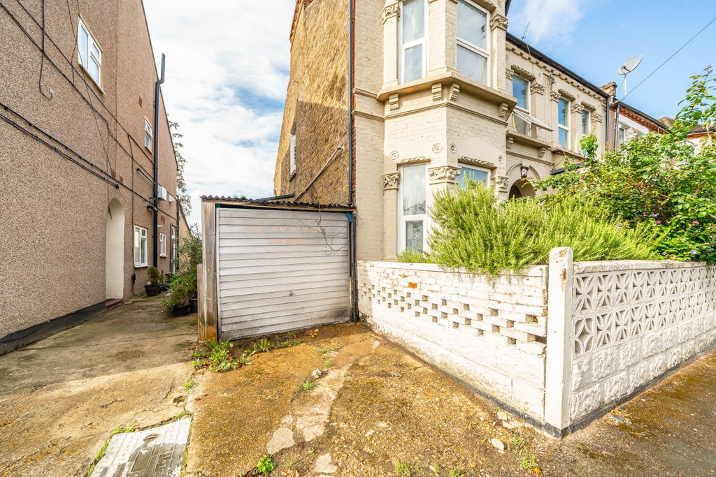 Property photo 2 of 19