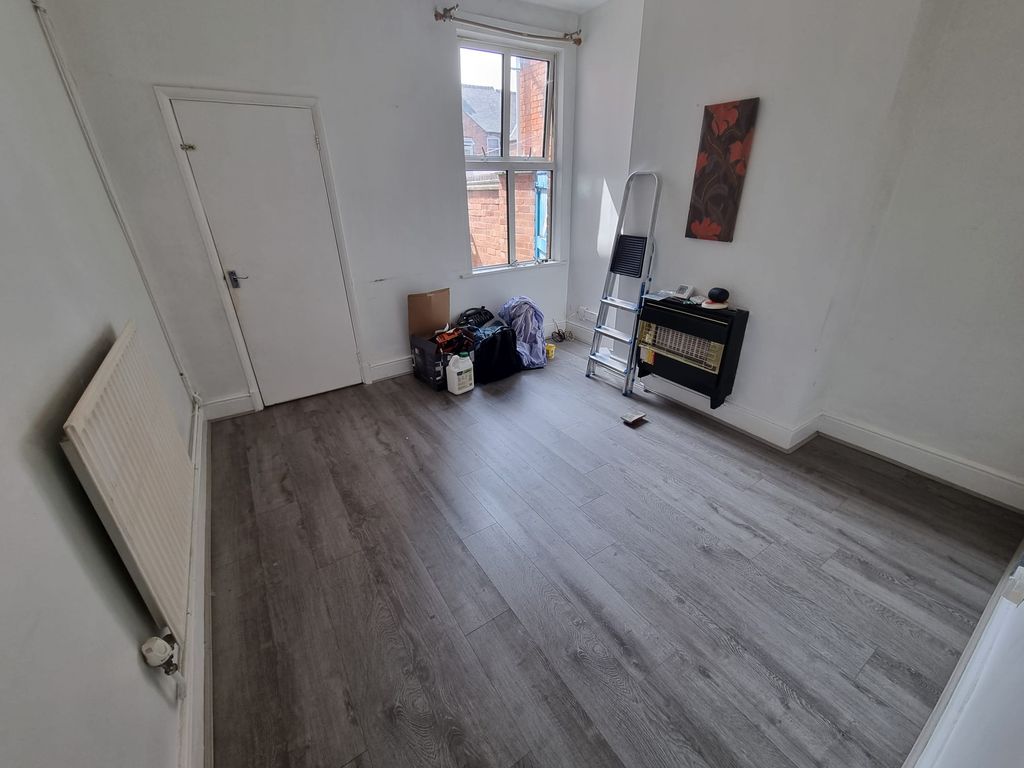 Property photo 3 of 9 Dining Room