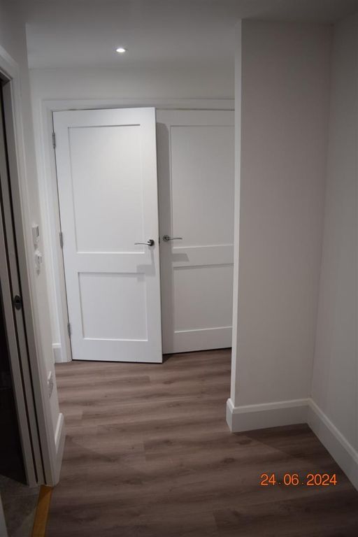 Property photo 3 of 29 Entrance Hall