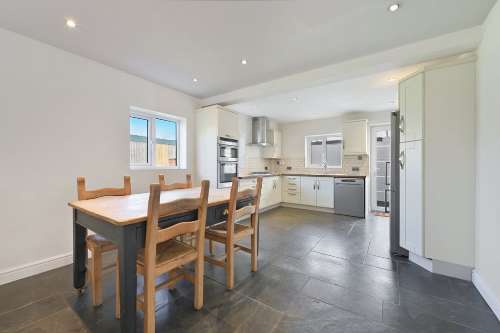 Property photo 2 of 10 Picture No. 09