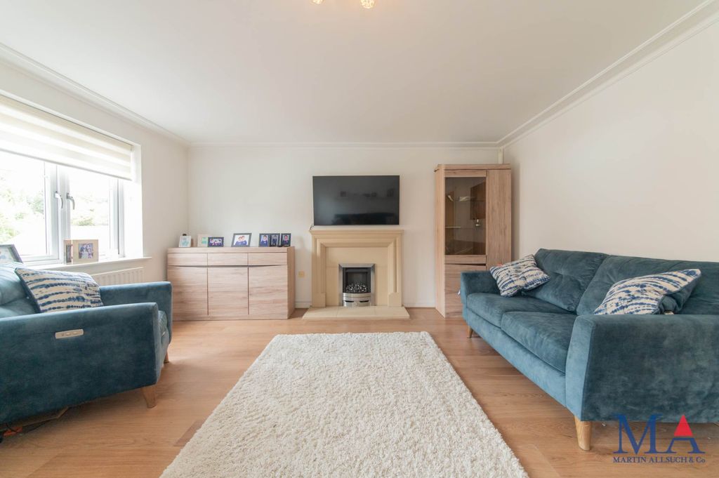 Property photo 2 of 32