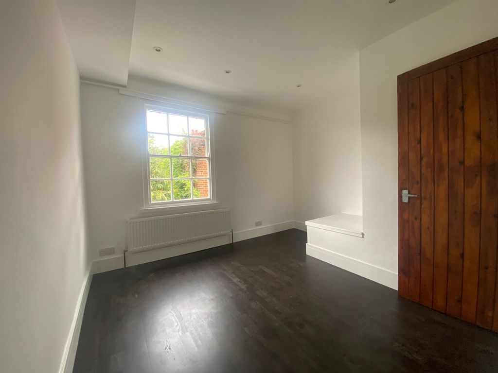 Property photo 3 of 12 Photo 8