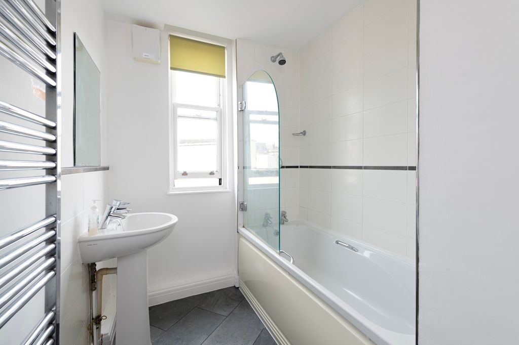 Property photo 2 of 4 A Bright And Modern Large Bathroom Featuring A Cle...