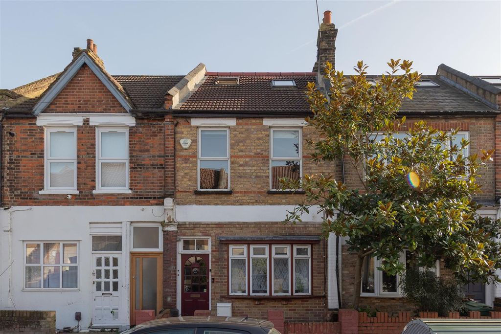 Property photo 1 of 25 Coppermill Lane, E17
