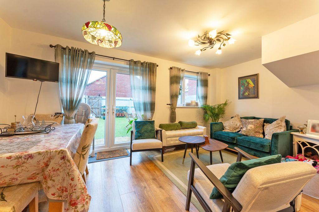 Property photo 3 of 14