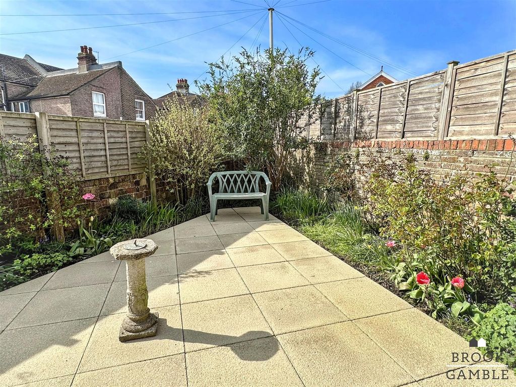 Property photo 2 of 17 01323 438506