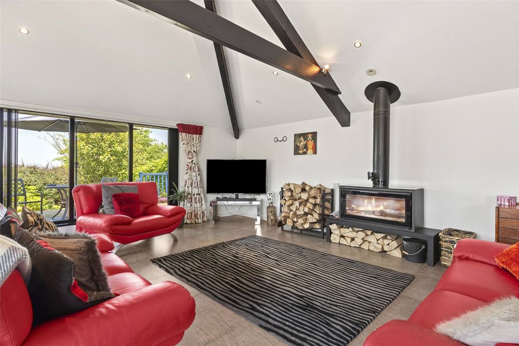 Property photo 3 of 61 Picture No. 05