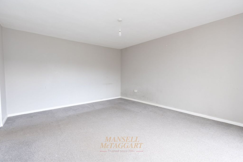 Additional image 5 of 2 bed flat for saleNewlands Crescent, Birch House Newlands Crescent RH19