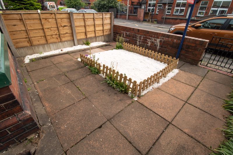 Property photo 2 of 17 Front Garden