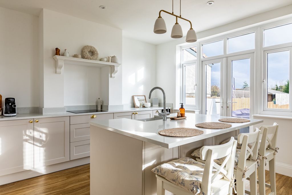 Property photo 1 of 28 Photo 7