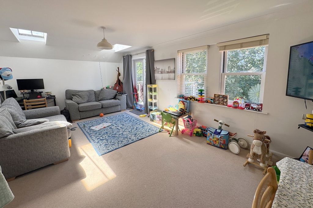 Property photo 3 of 11