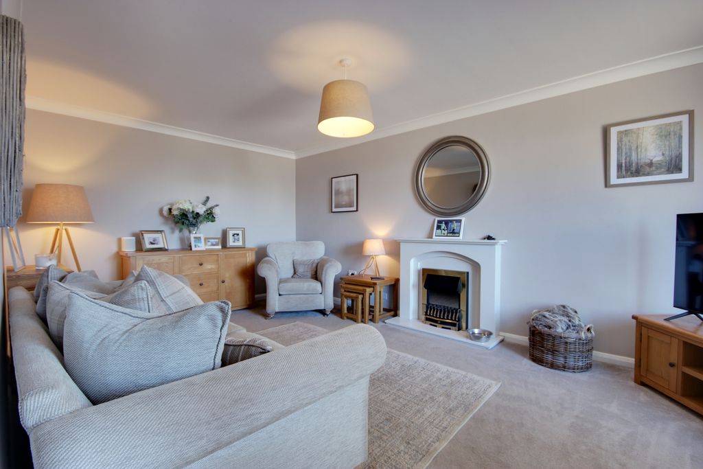 Property photo 3 of 18 1 Lounge A