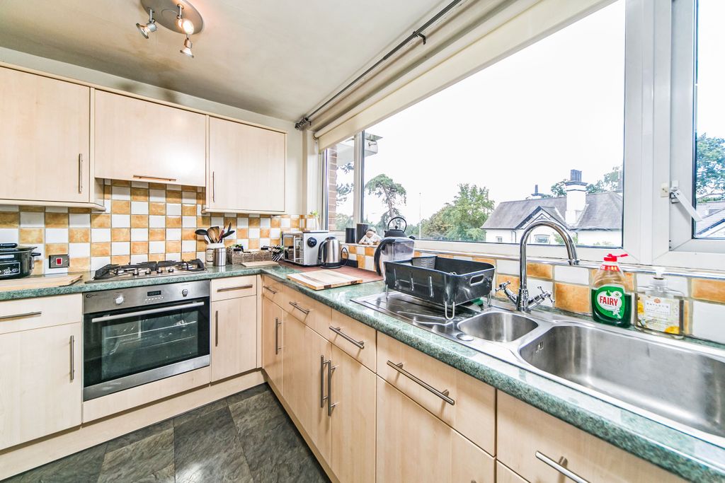 Property photo 2 of 15 95Eb3F23-4E8B-445B-A