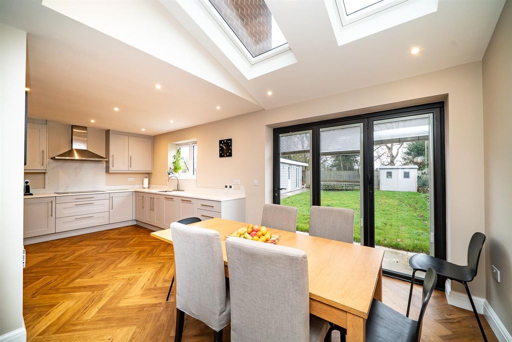Property photo 3 of 27 Kitchen/Dining Room