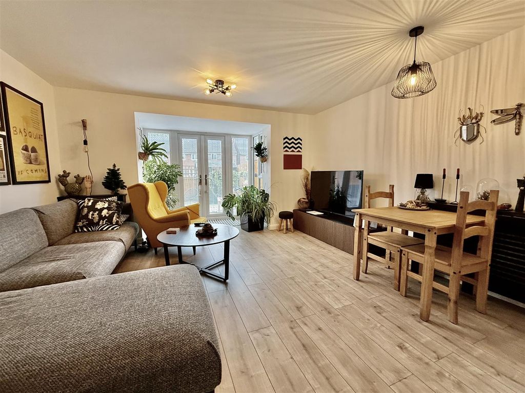 Property photo 2 of 13 Lounge