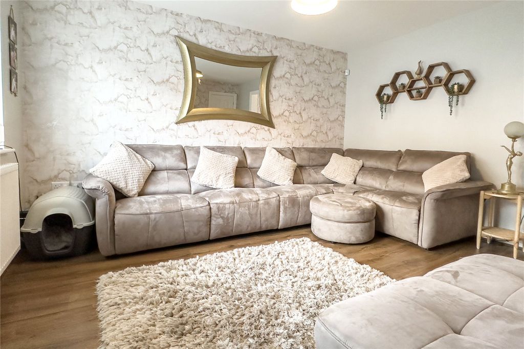 Property photo 2 of 21 Lounge