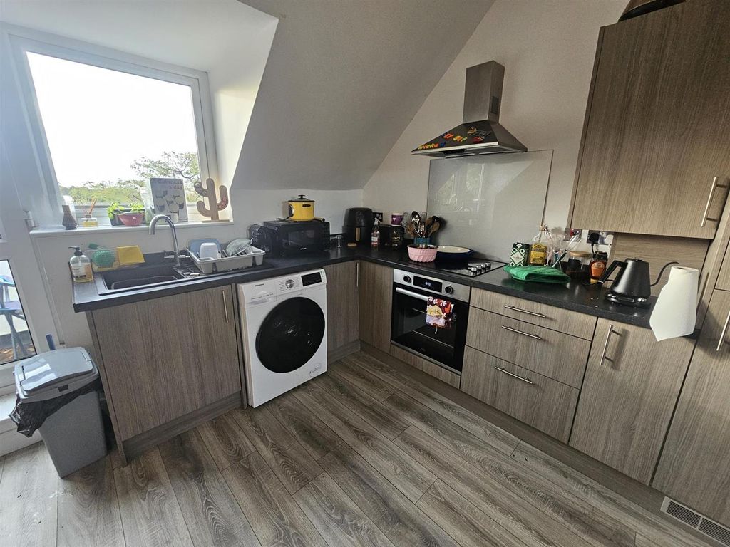 Property photo 2 of 16 1000052202.Jpg