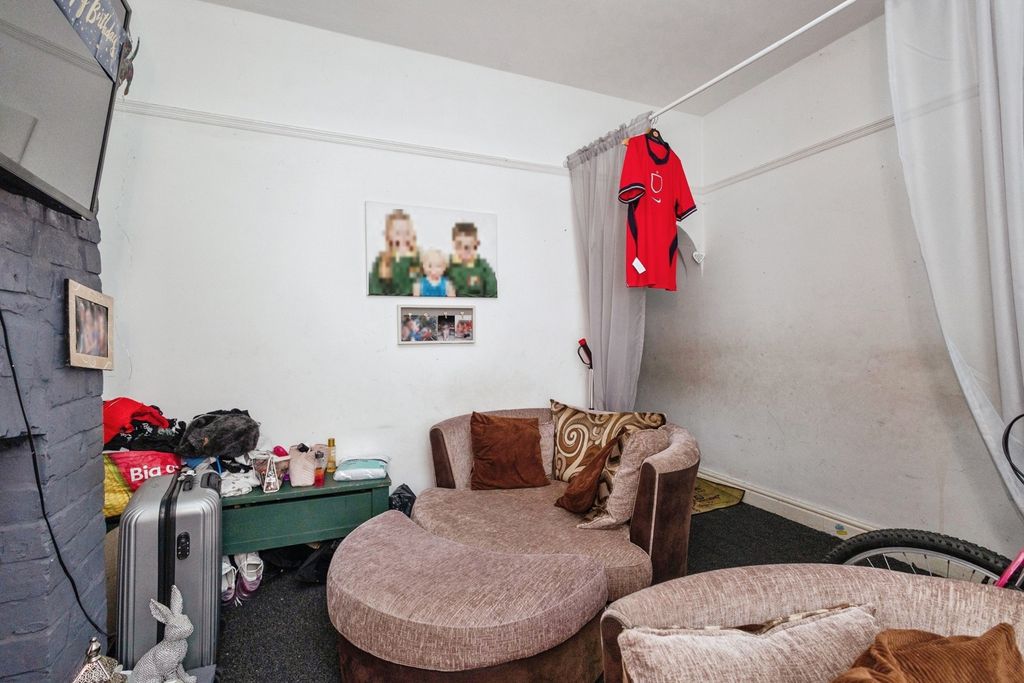 Property photo 3 of 21 Pbox-Img.Jpg