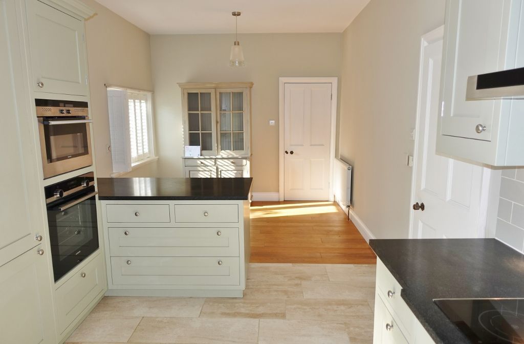 Property photo 2 of 31
