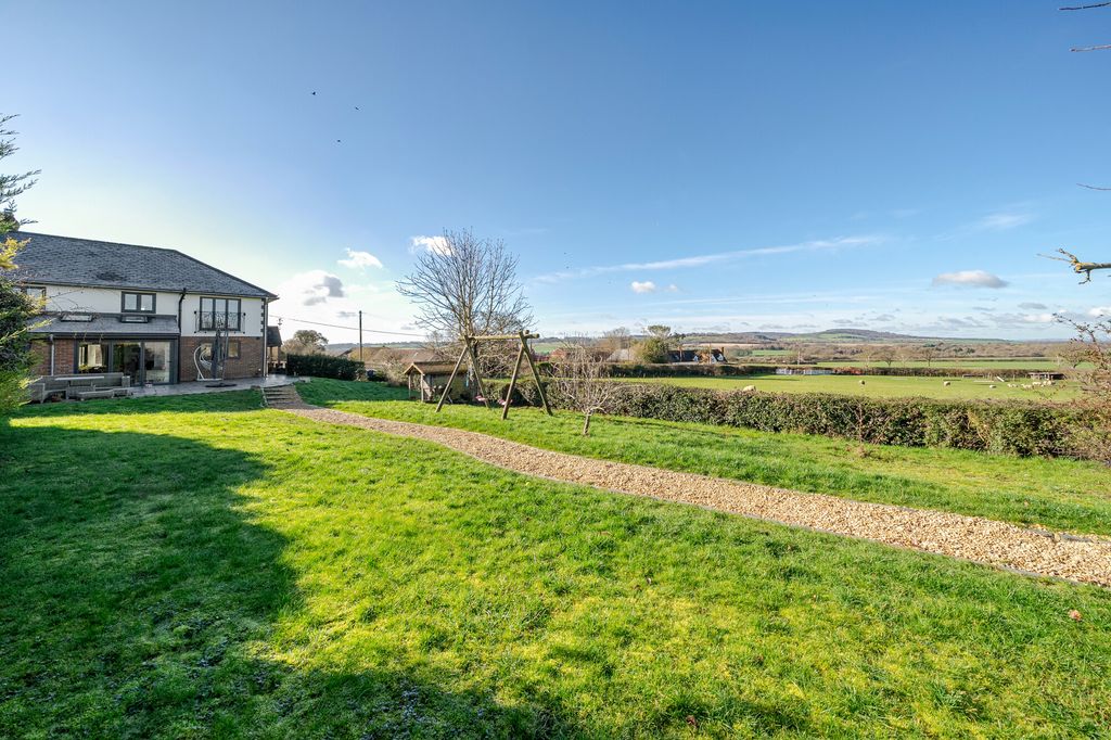 Property photo 3 of 25