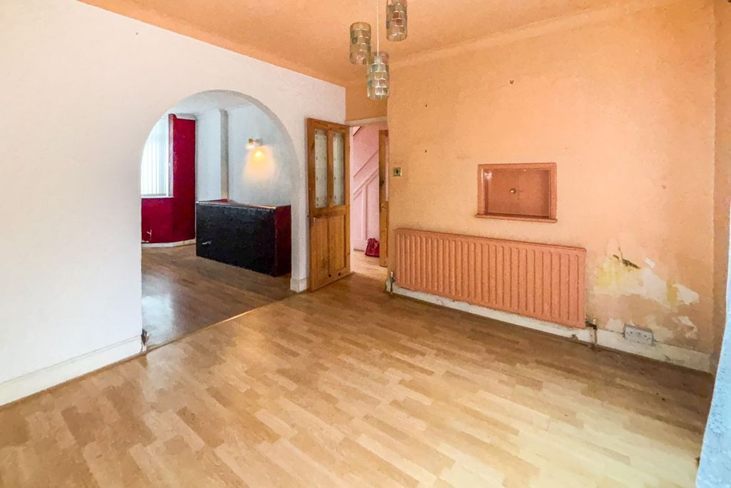 Property photo 3 of 15 3 Seaview Estate, Brighton, East Sussex, Bn42 4As