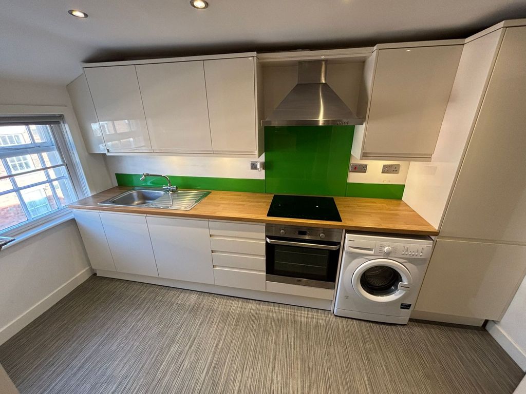 Property photo 2 of 6 Kitchen