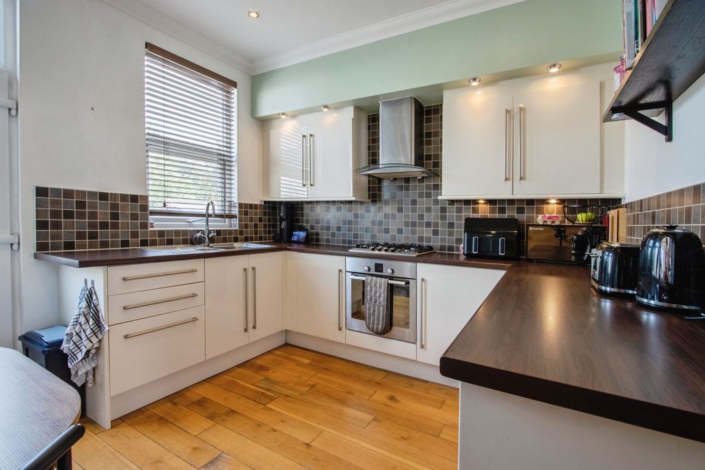 Property photo 3 of 14 Kitchen