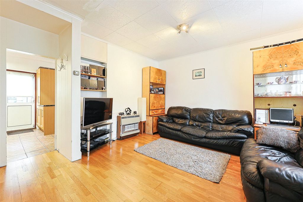 Property photo 2 of 19 Picture No. 16