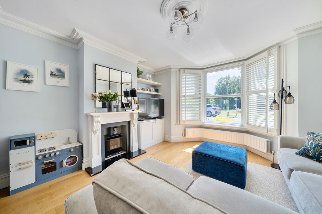 Property photo 2 of 24 1487270-11-6A4Bdb...