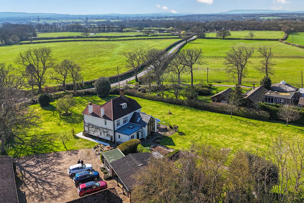 Property photo 2 of 28