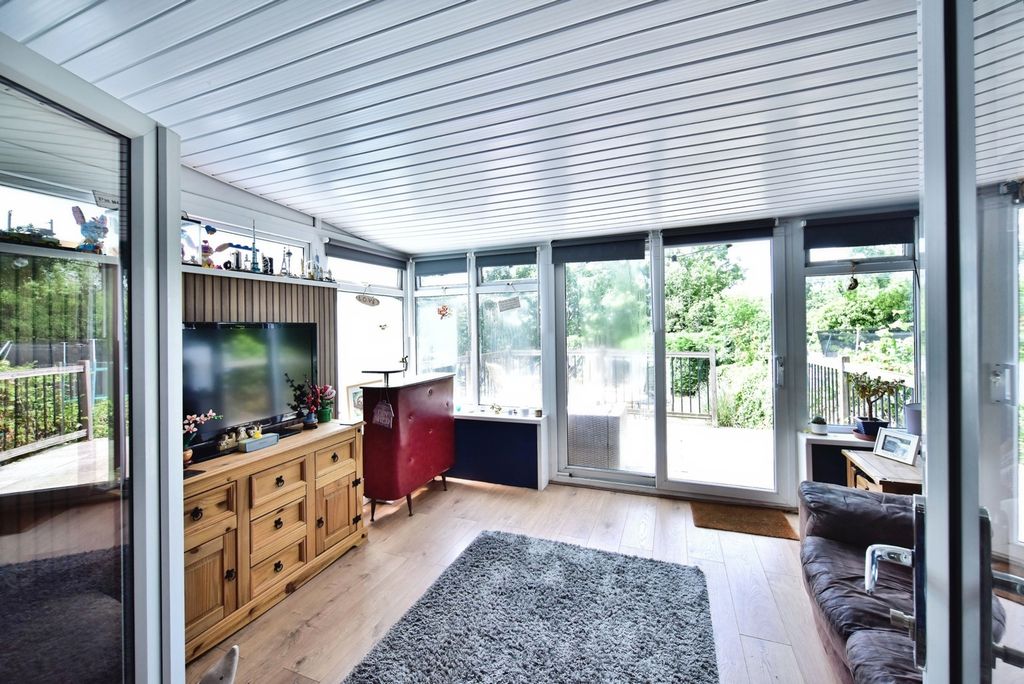 Property photo 3 of 13 Pbox-Img.Jpg